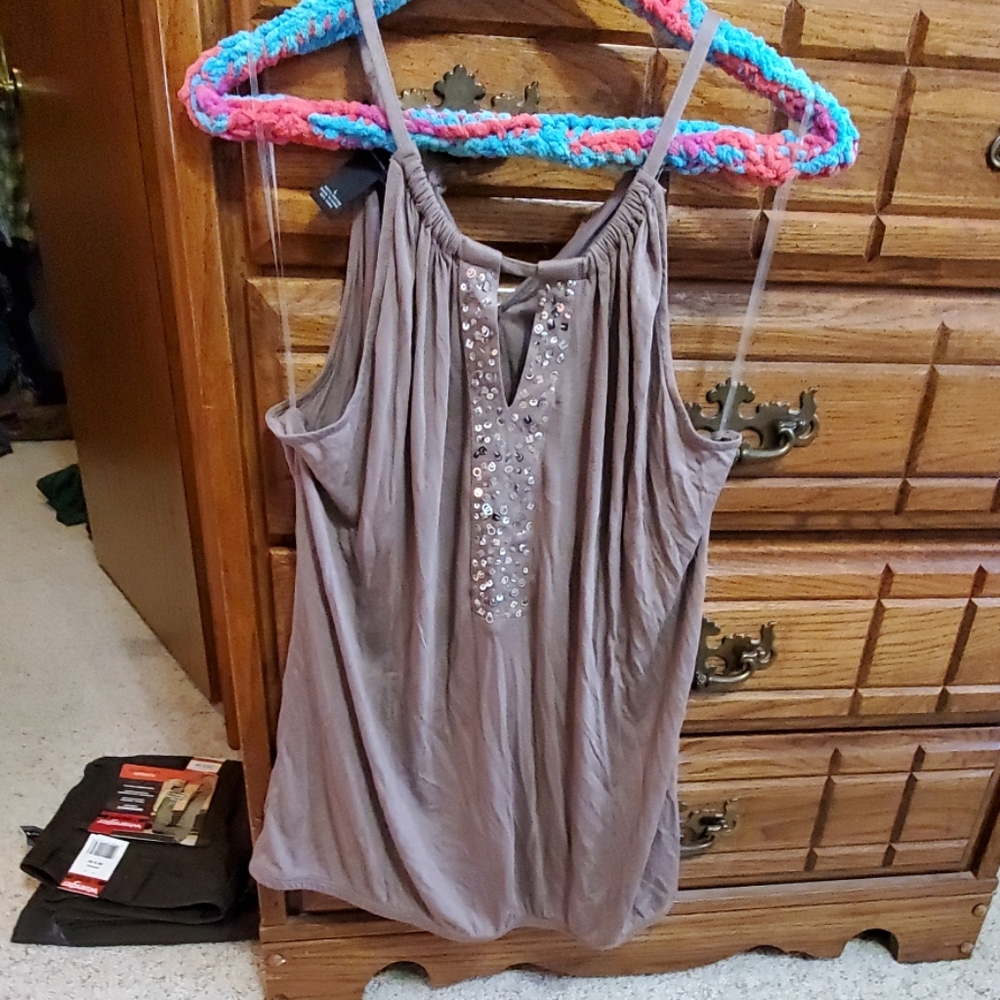 Tank top banded at the bottom